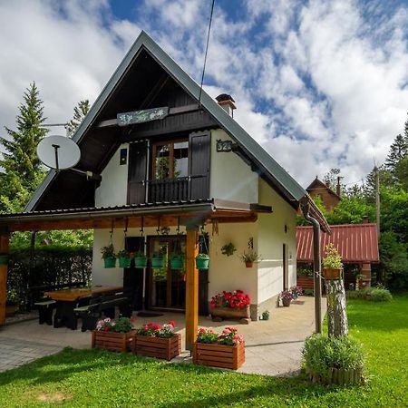 Chalet House Olga ซิรินีลุก ภายนอก รูปภาพ
