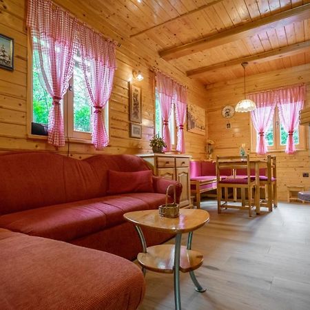 Chalet House Olga ซิรินีลุก ภายนอก รูปภาพ