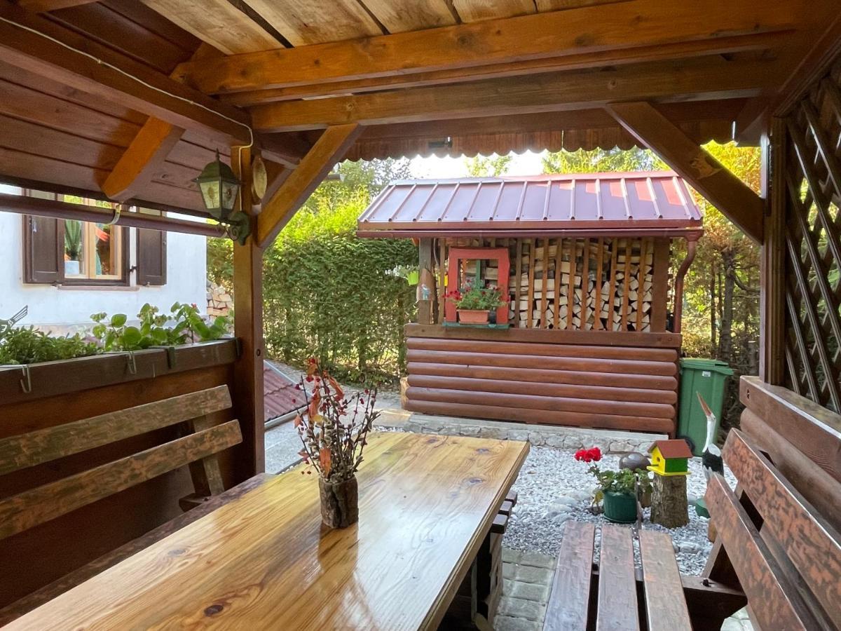 Chalet House Olga ซิรินีลุก ภายนอก รูปภาพ
