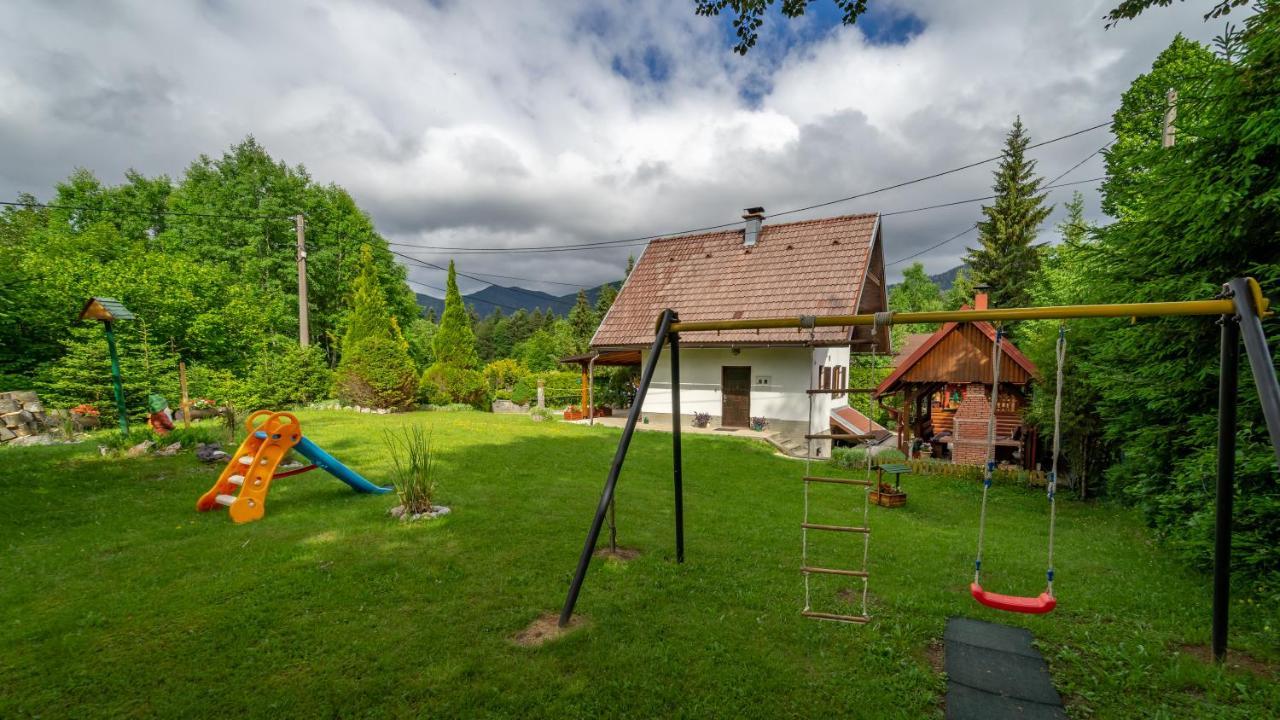 Chalet House Olga ซิรินีลุก ภายนอก รูปภาพ